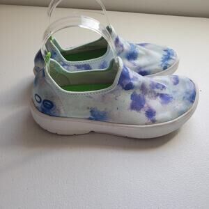Oofos OOmg Low Shoes Womens Size 7.5 Blue Tie Dye Slip On Comfort Recovery